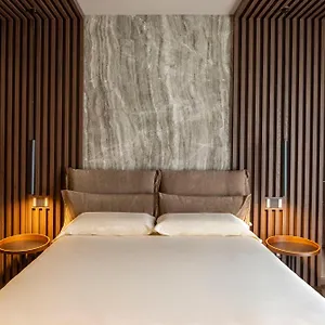 https://luci-su-cavour.barihotels.org